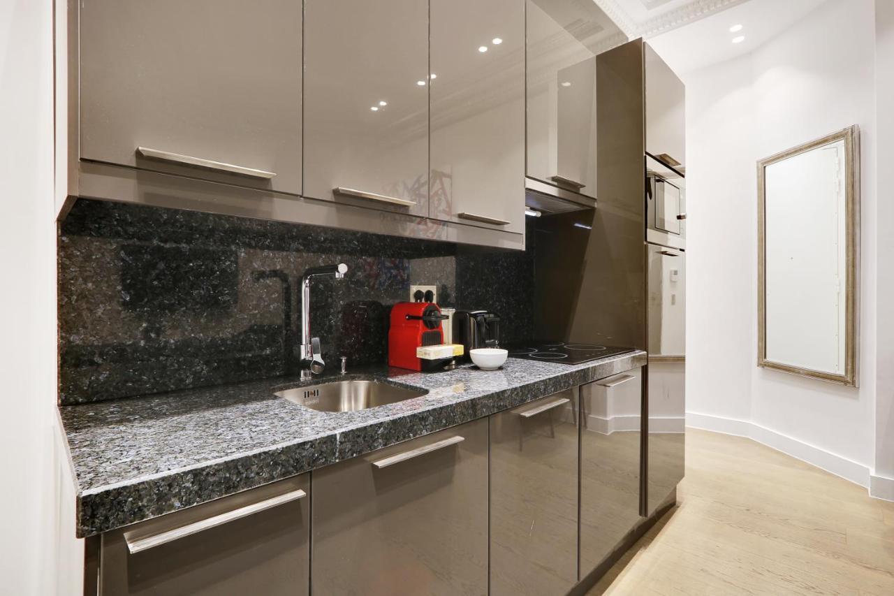 Pick A Flat's Apartment in Triangle d'Or - Pierre 1er de Serbie Paris Exterior foto