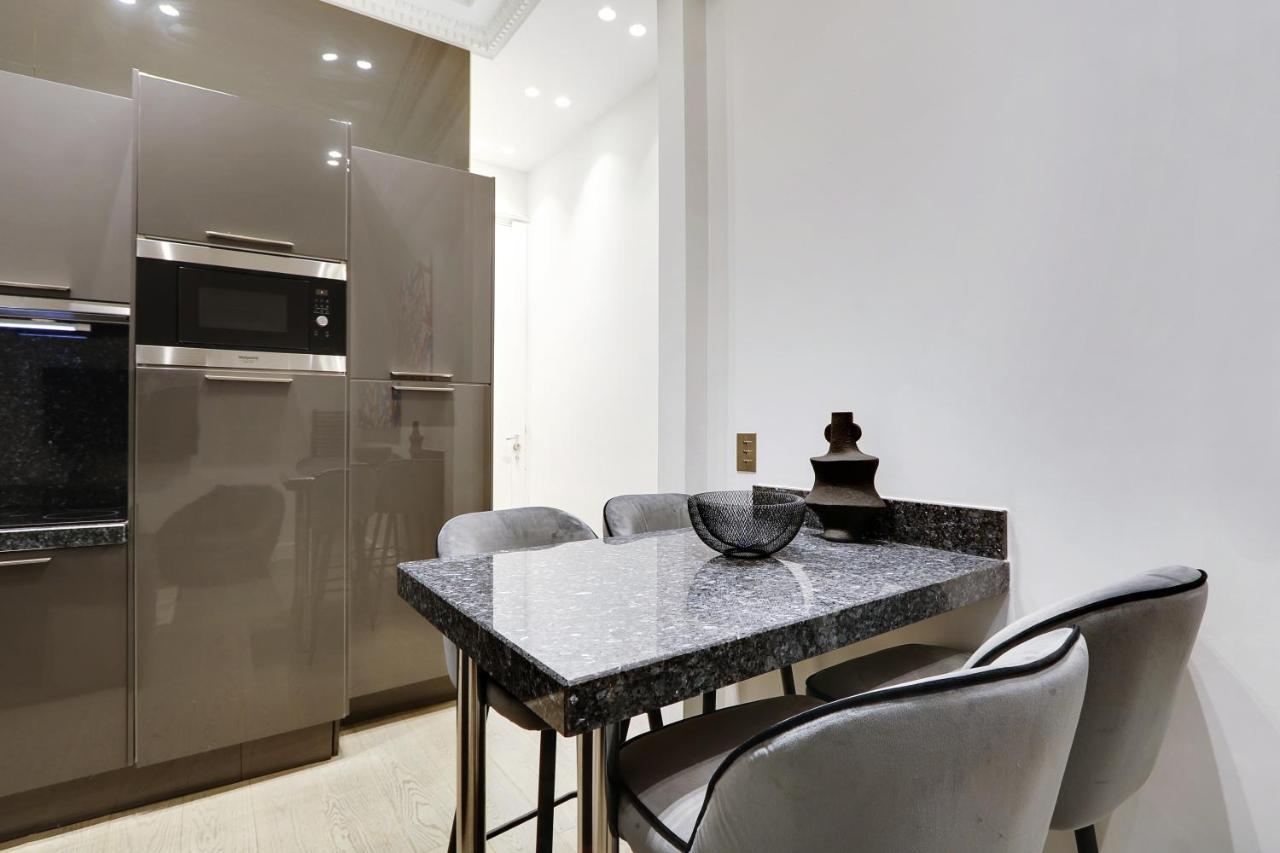 Pick A Flat's Apartment in Triangle d'Or - Pierre 1er de Serbie Paris Exterior foto